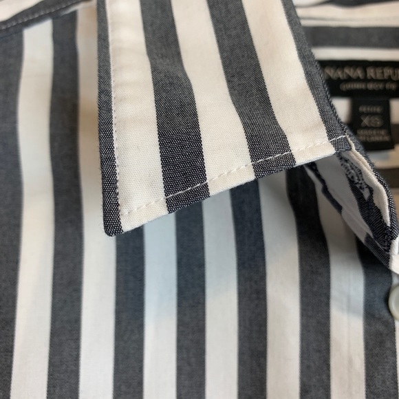 Banana Republic Quinn boy fit button up - Picture 8 of 8